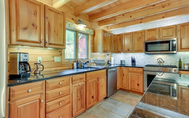Pocono Dog-Friendly Home on River