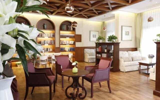 Golden Elephant Golf Hotel