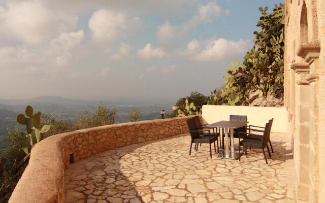 Petit Hotel Hostatgeria Sant Salvador