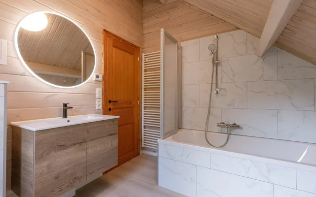 Huswell - Tranquil Retreat Cozy Chalet in the Heart of Urse