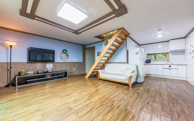 Geojedo Between the Sky and Sea Pension