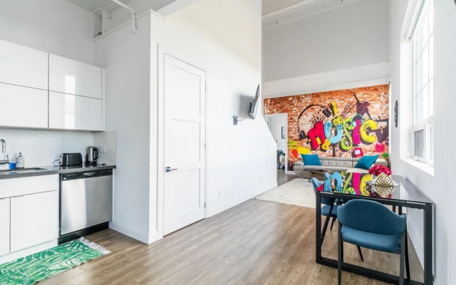 Grand 2Br Dundurn Loft Rooftop Terrace With Sunbeds Parking Gym