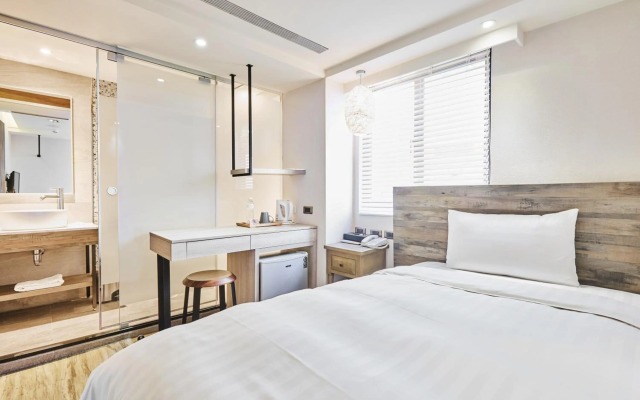 Lan Kwai Fong Garden Hotel