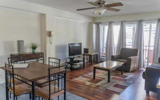 Waikiki Condo Rental - Hawaiian King
