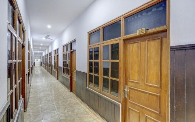 OYO 90201 Hotel Bina Artha