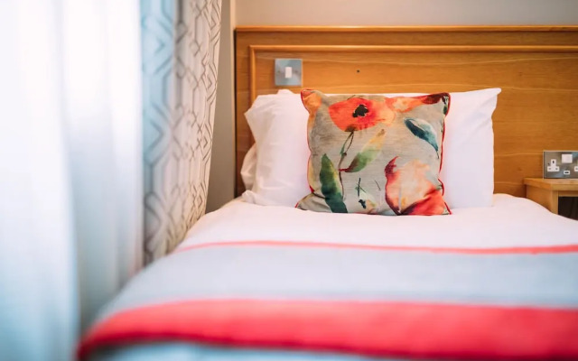 The Valley Hotel & Carriage Gardens