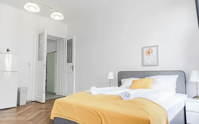 Near AKH 2 Apartments For Groups
