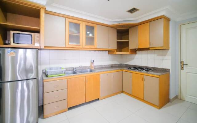 Homey 2Br With Extra Room At Taman Beverly Apartment