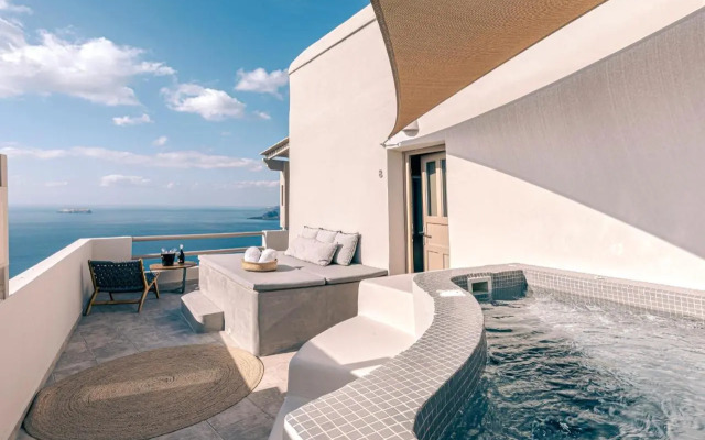 Luxury villa in Megalochori Santorini with Jacuzzi