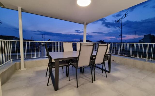 Larisa Hospitality I - Roof Top apartment
