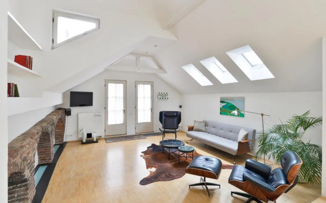 Eclectic Loft Royal Way