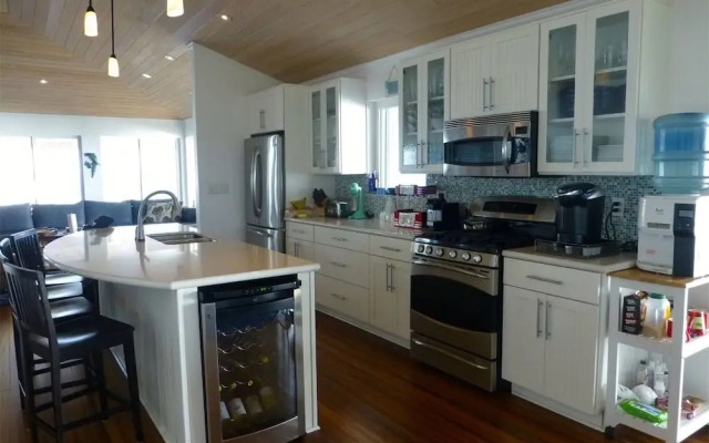 Neptune Cove 5 Bedroom Home
