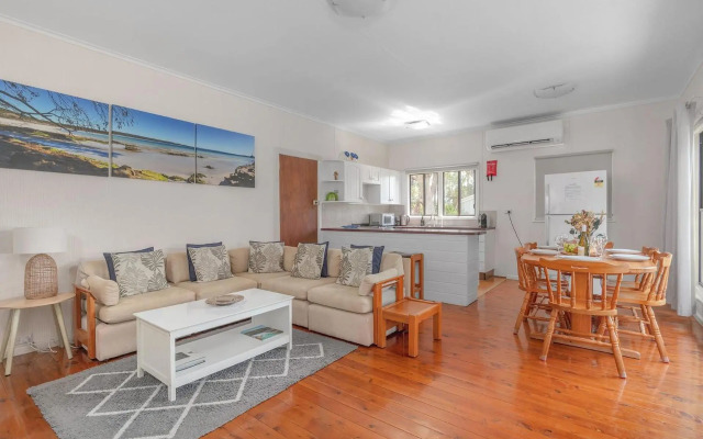 Sandlines at Hyams Beach 4pm Check Out Sundays