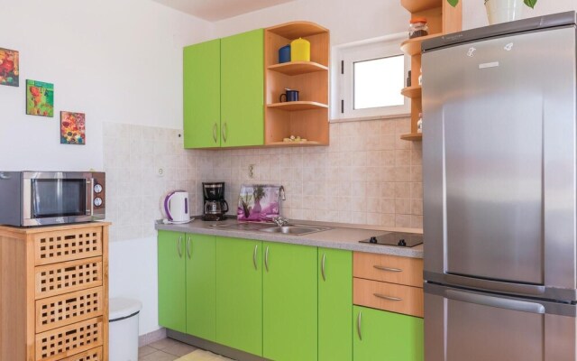 Beautiful Home in Makarska With Wifi and 2 Bedrooms