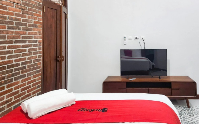 RedDoorz near Stasiun Sragen – Guest Rooms – Sragen