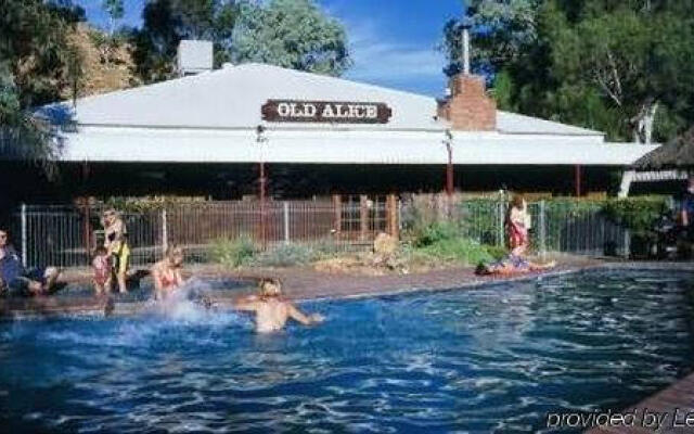 Heavitree Gap Outback Lodge