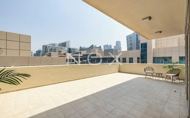 1Br Study 706 Bay Square B7