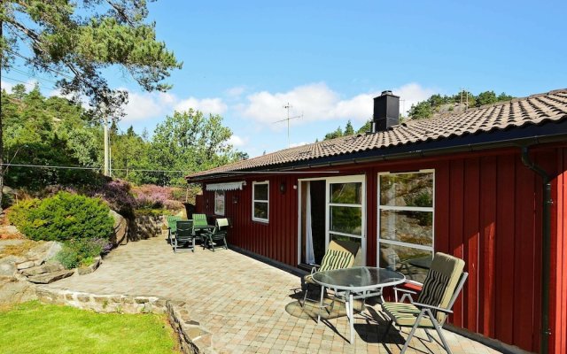 10 Person Holiday Home In Tvedestrand