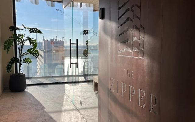 The Zipper Hotel & Apartments