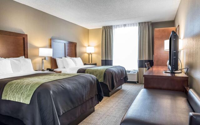 Comfort Inn & Suites Piqua-Near Troy-I75