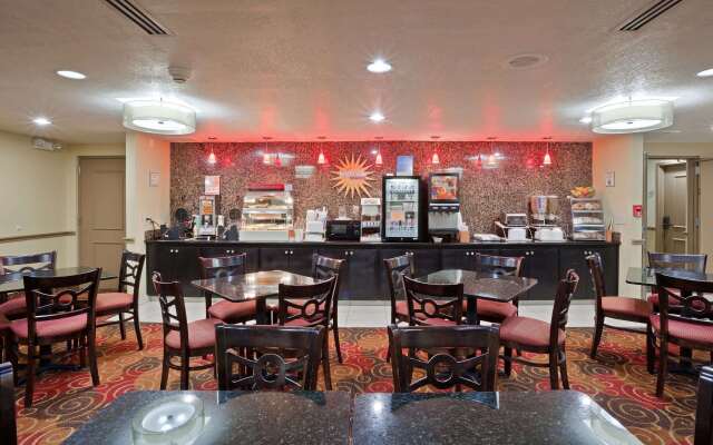 La Quinta Inn & Suites by Wyndham Salina