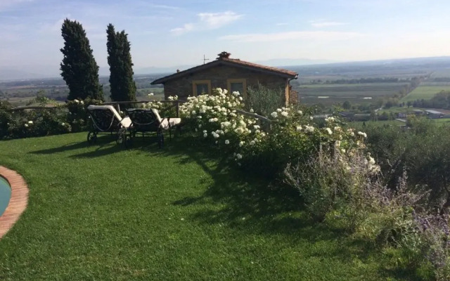 Luxury 6-bed Tuscan Villa Near Lucca and Florence