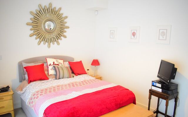 Bermondsey 2 Bedroom Flat With Garden