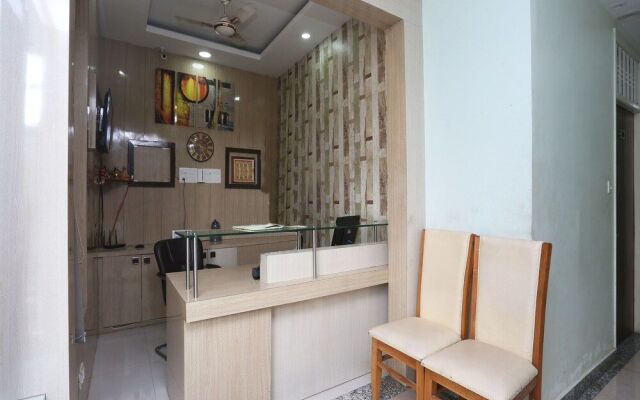OYO 14854 VMS Royal Inn