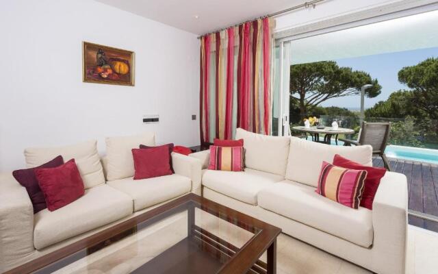 Sunny Lounge Apartment