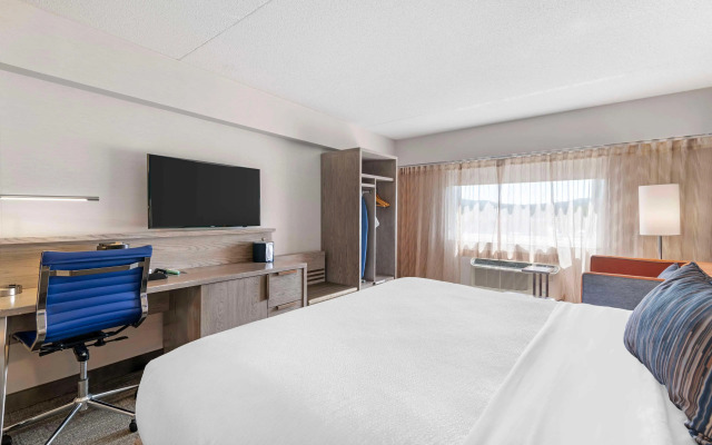 Best Western Plus Landmark Inn