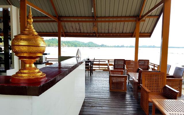 Coconut Island Resort