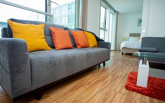Chelsea Suites Central Milton Keynes - Sleeps 4
