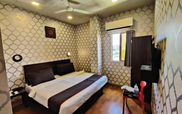 Oyo 42609 Townhouse Gokul Solitaire VIP Road