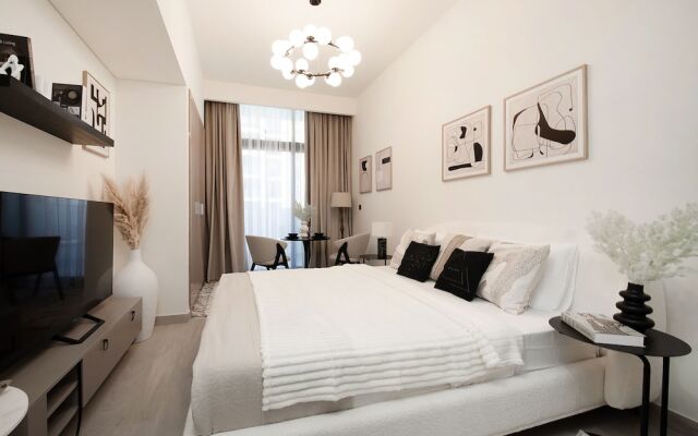 Modern studio in Azizi Riviera