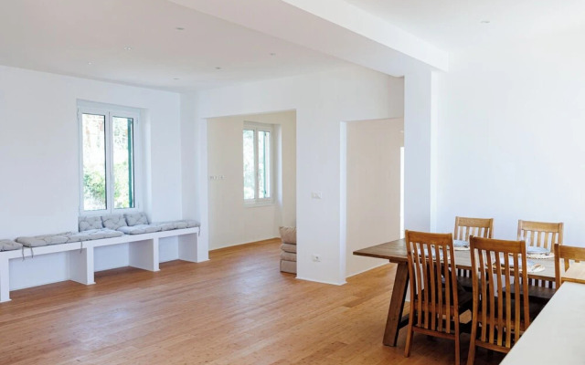 Newly Renovated Ocean View Flat