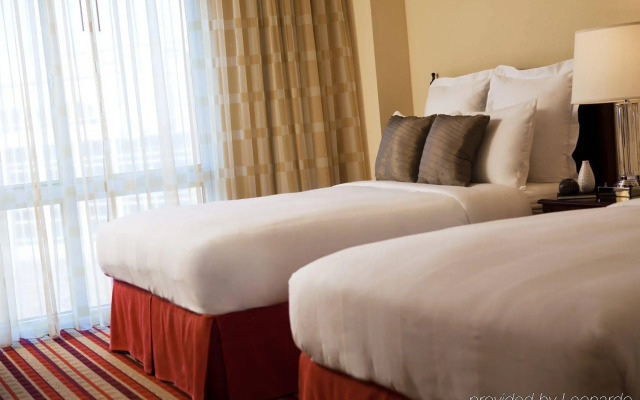 Renaissance Charlotte Suites