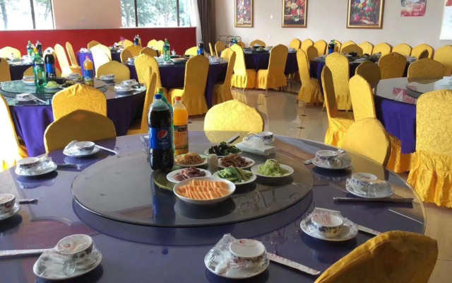 Vienna Hotel Suzhou Yangcheng Lake Huayi Movie World