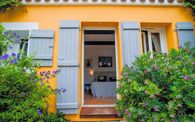 Les Yeux Bleus Bed & Breakfast