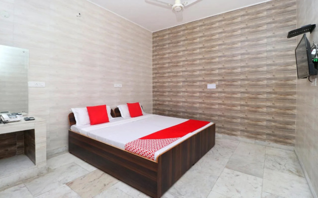 OYO 23066 Shiv Guest House