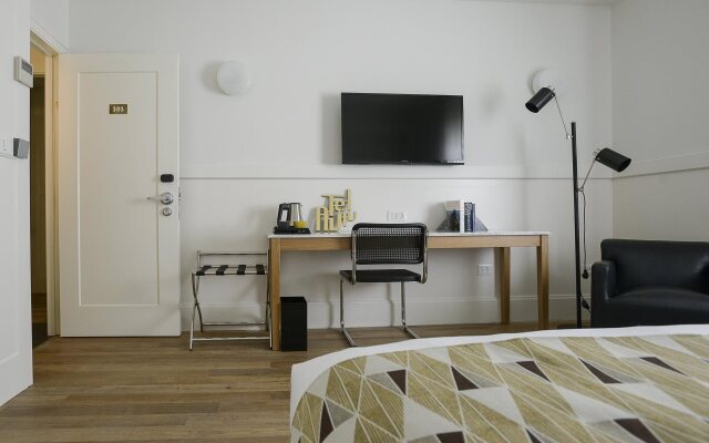 Lily & Bloom Hotel