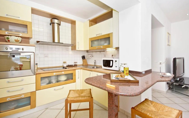 D & J Apartment Split