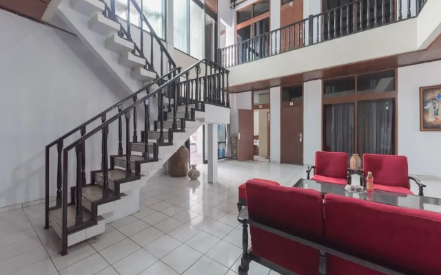 RedDoorz Syariah near Taman Kota Kuningan