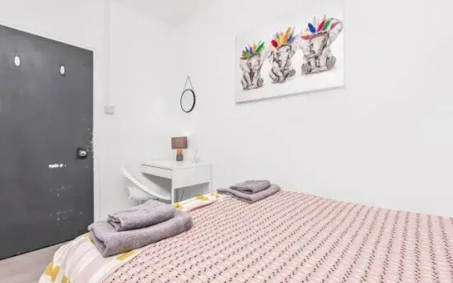Fantastic 4 bedroom apartment in Russell Square