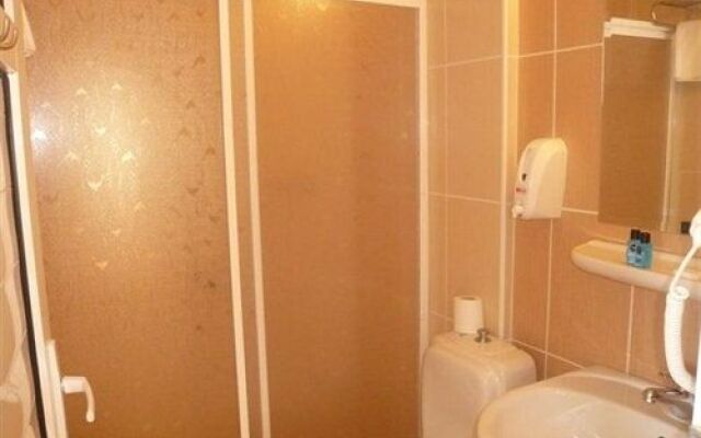 Status Hotel