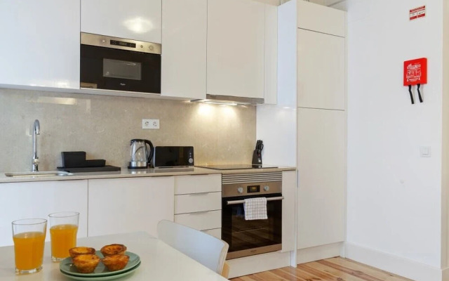 Modern 1Bed Apt,Sleeps4 nr Av Almirante Reis