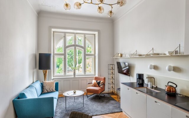 MN6 Luxury Suites by Adrez Living
