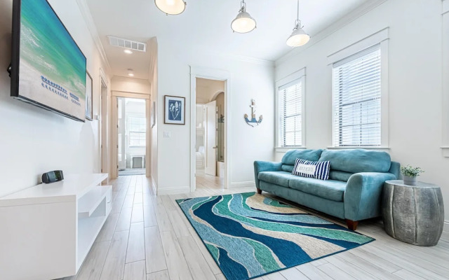 Villa Lago 1945 - 4BR 4b.5a -
