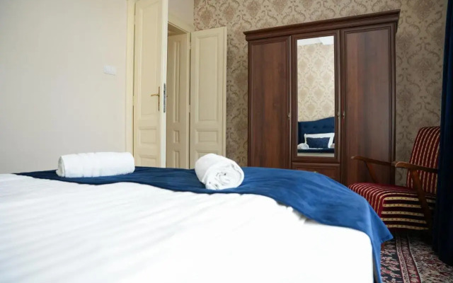 Varkert Deluxe Apartmanhaz