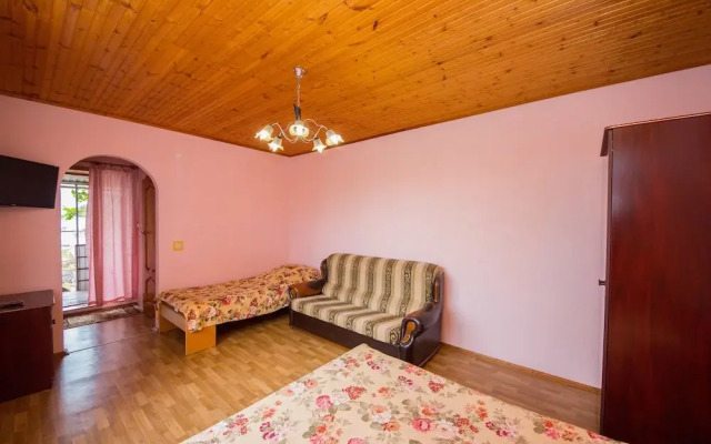 Guest House on Chernomorskaya Ulitsa