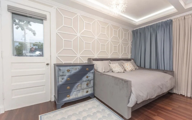 4 BDR Lake Geneva Estate Across From Beach!